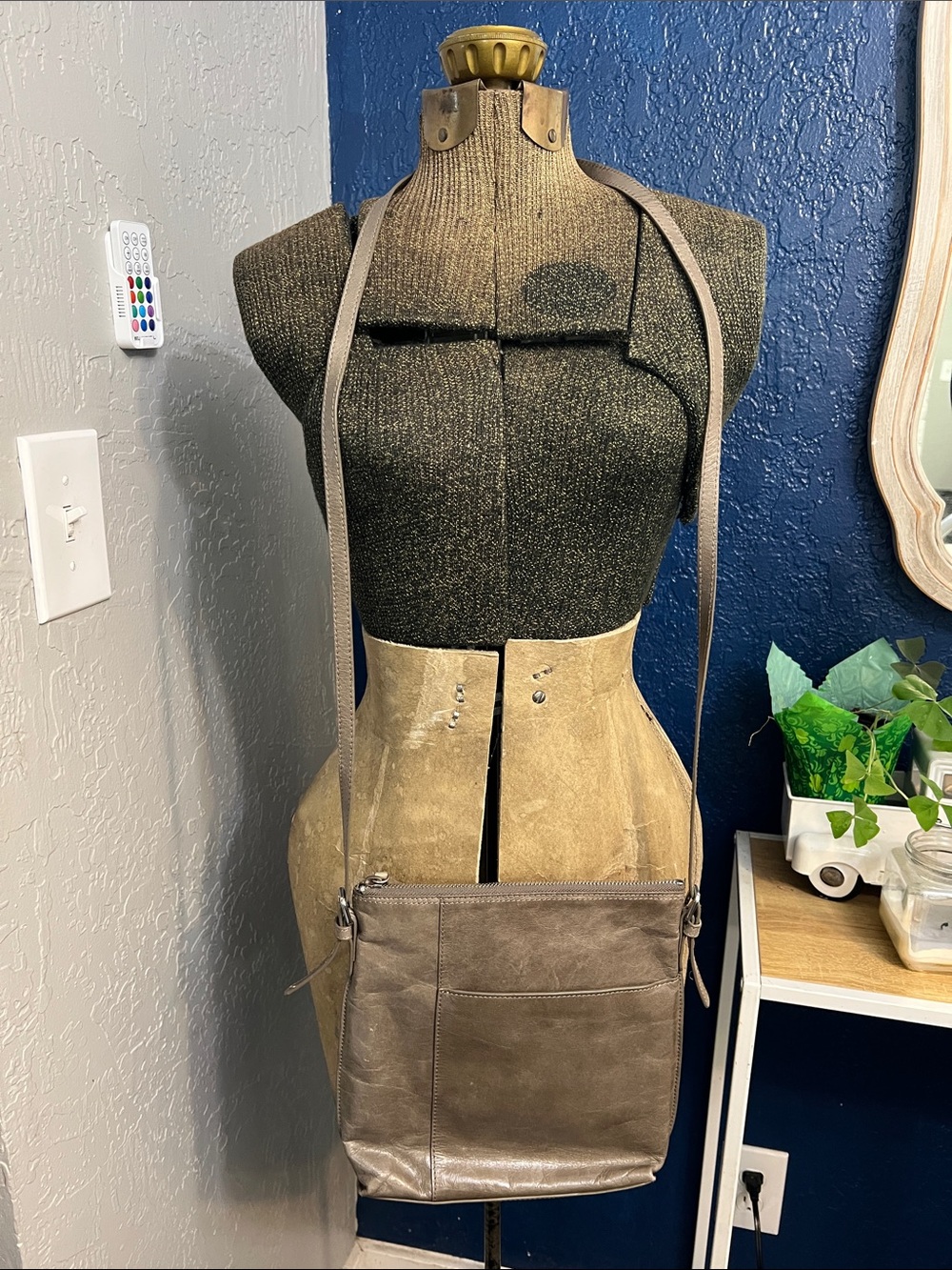 HOBO International gray leather zip-top crossbody purse